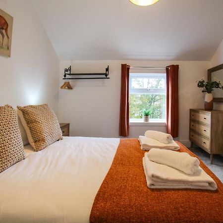 Fairways View - Spacious Apartment - Sleeps 6 - Lovely Views - By Rework Accommodation Hoylake Kültér fotó