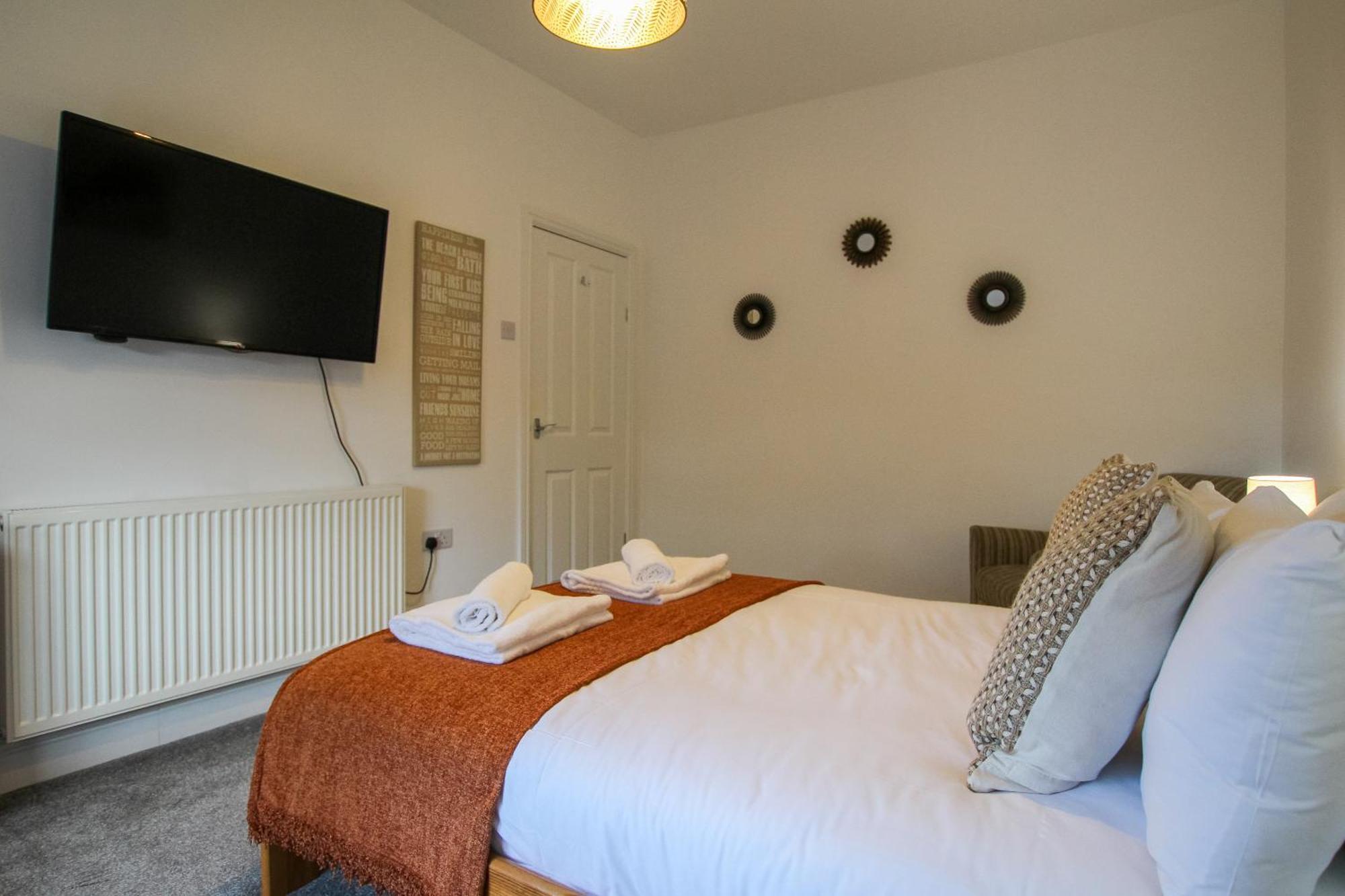 Fairways View - Spacious Apartment - Sleeps 6 - Lovely Views - By Rework Accommodation Hoylake Kültér fotó