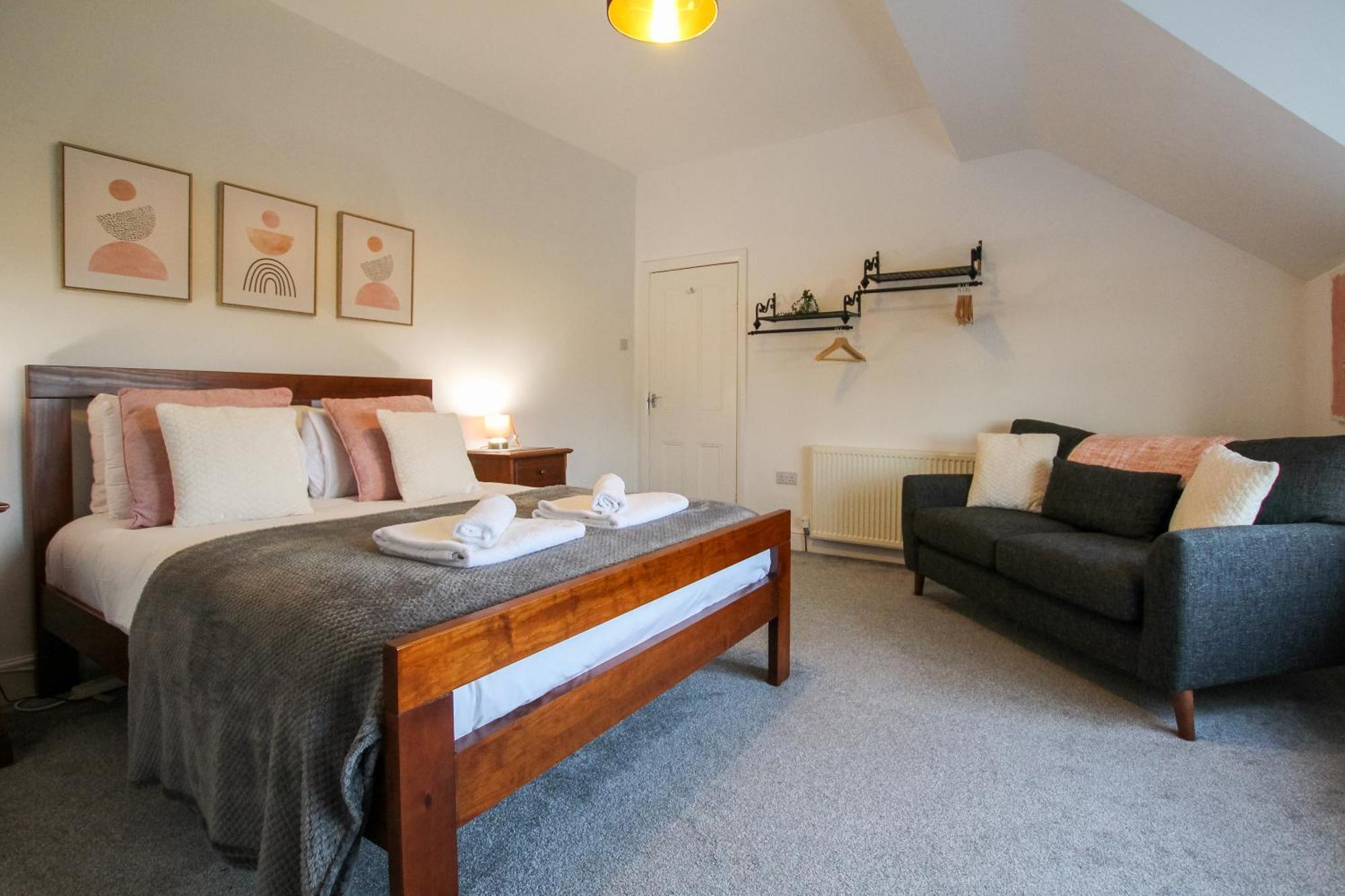 Fairways View - Spacious Apartment - Sleeps 6 - Lovely Views - By Rework Accommodation Hoylake Kültér fotó