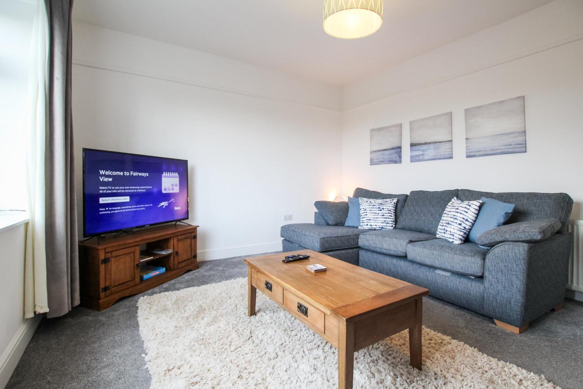 Fairways View - Spacious Apartment - Sleeps 6 - Lovely Views - By Rework Accommodation Hoylake Kültér fotó