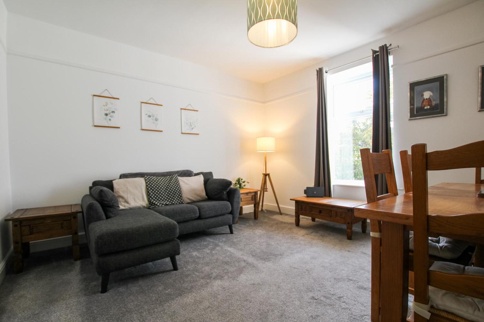 Fairways View - Spacious Apartment - Sleeps 6 - Lovely Views - By Rework Accommodation Hoylake Kültér fotó
