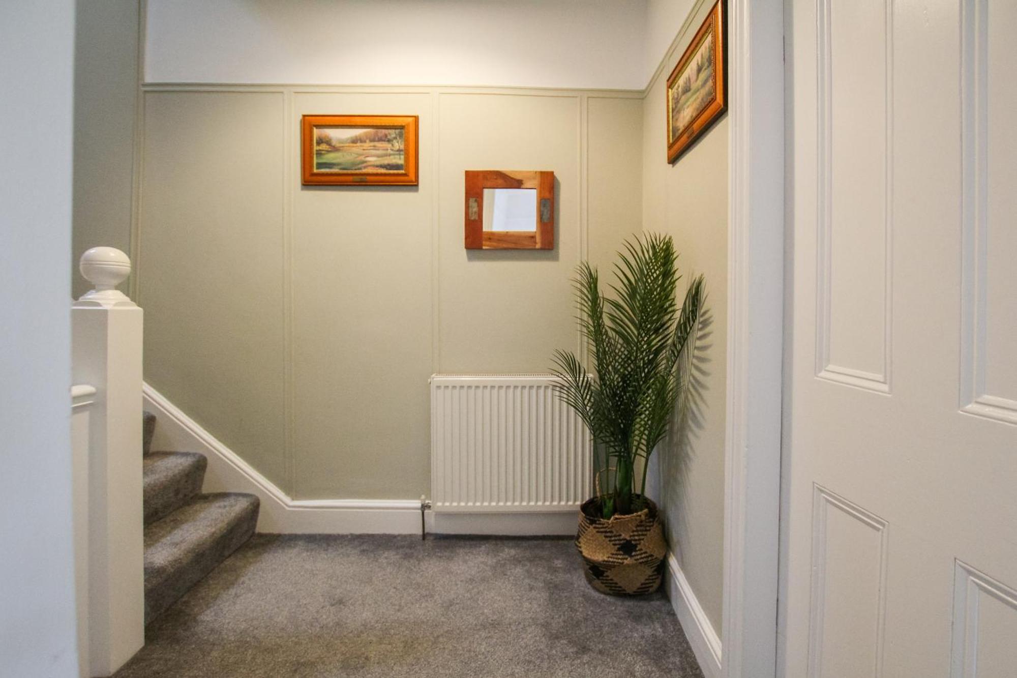 Fairways View - Spacious Apartment - Sleeps 6 - Lovely Views - By Rework Accommodation Hoylake Kültér fotó