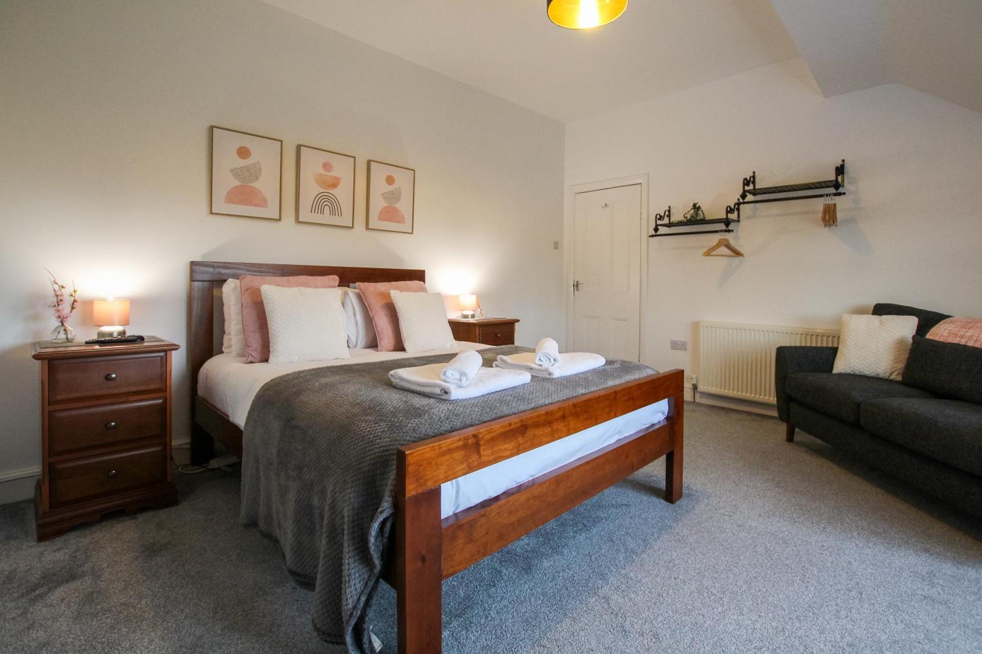 Fairways View - Spacious Apartment - Sleeps 6 - Lovely Views - By Rework Accommodation Hoylake Kültér fotó