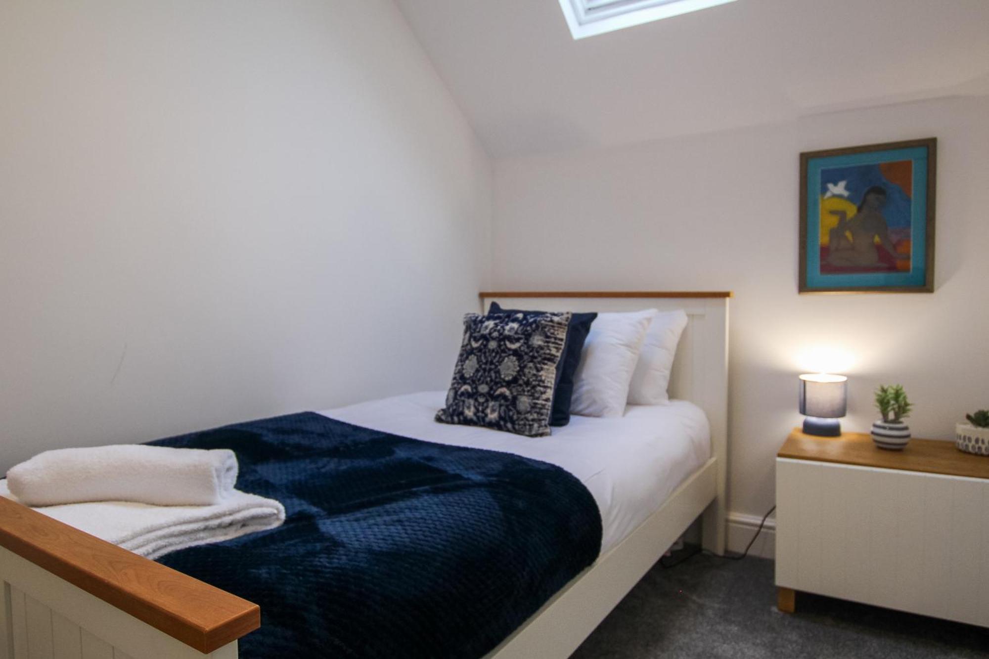 Fairways View - Spacious Apartment - Sleeps 6 - Lovely Views - By Rework Accommodation Hoylake Kültér fotó