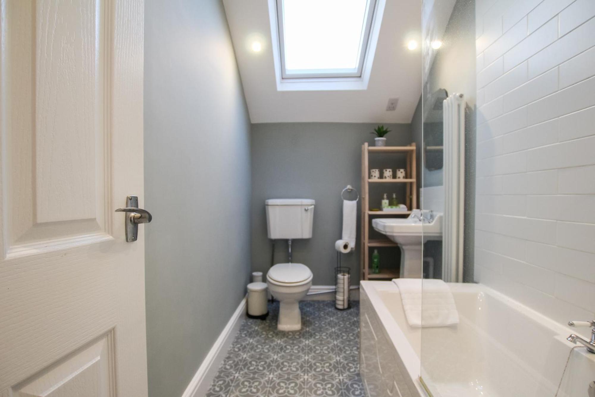 Fairways View - Spacious Apartment - Sleeps 6 - Lovely Views - By Rework Accommodation Hoylake Kültér fotó