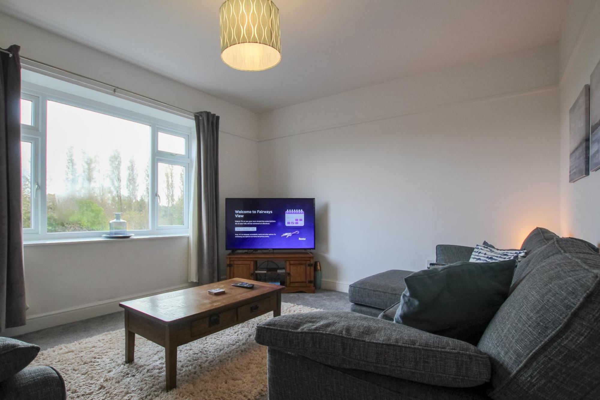 Fairways View - Spacious Apartment - Sleeps 6 - Lovely Views - By Rework Accommodation Hoylake Kültér fotó