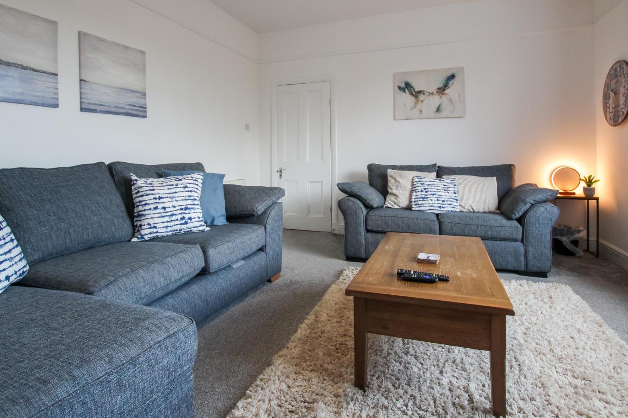 Fairways View - Spacious Apartment - Sleeps 6 - Lovely Views - By Rework Accommodation Hoylake Kültér fotó